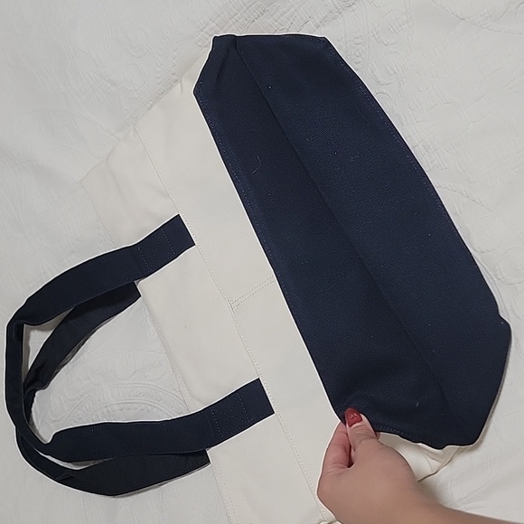 Classic Unique Only One Shoulder Tote Bag Cream Beige Navy with 2 Front Pockets - Picture 9 of 9